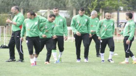 خليلوزيتش يتفقد أرضية شاكر ويعرب عن ارتياحه لجاهزيتها