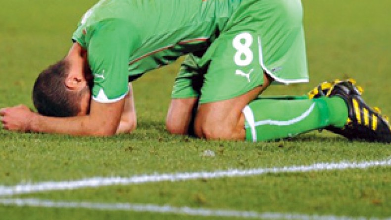 أضعف فريق في العالم يعبث بالمحاربين