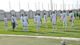 نقص المنافسة وتأخر اللاعبين في حسم وجهتهم هاجس يلاحق”الخضر” قبل تصفيات كان2015