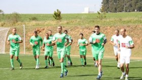 غوركوف يبرمج 5 حصص تدريبية على أرضية اصطناعية لتعويد المحاربيبن عليها