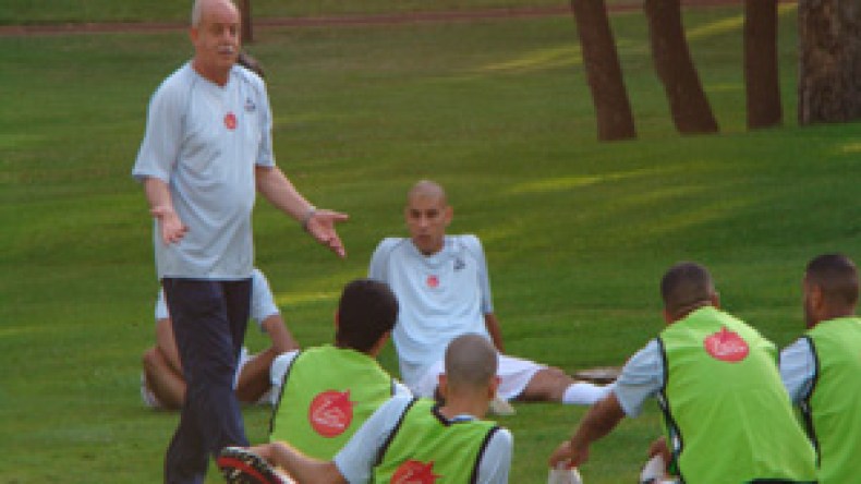 رشيد أدغيغ لـ”الشروق”: “سعدان مدرب قدير.. وفي أنغولا سنكون الفريق المستهدف!”