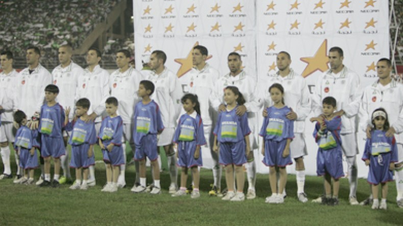 سعدان يرسل دعواته لـ16 محترفا تحسبا لمصر