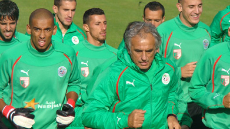 خاليلوزيتش يتابع بوقاش وعبيد ويطلب استفسارات من فابر