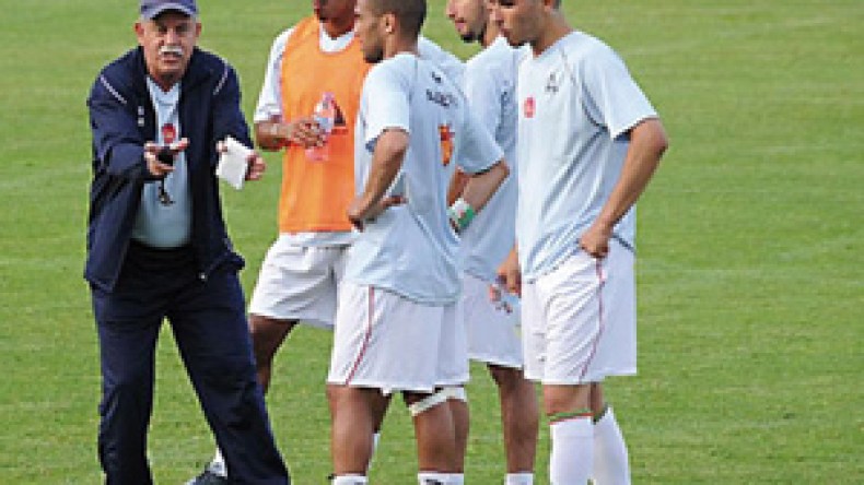 سعدان يبحث عن ملعب للتدرب عشية لقاء صربيا