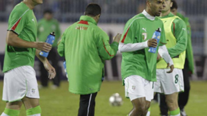 المحليون‭ ‬وطاقم‭ ‬الخضر‭ ‬استلموا‭ ‬أمس‭ ‬تأشيرة‭ ‬شنغن