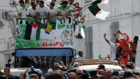 “محاربو الصحراء” يحضون باستقبال الأبطال