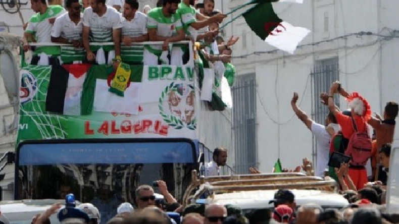 صحيفة بريطانية تحرّض الفيفا على “محاربي الصحراء” بسبب فلسطين