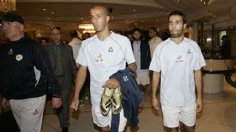 الجزائريون مظلومون ومباراة الجزائر مصر “كرة قدم سياسية”