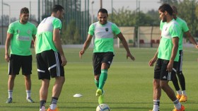 فضائح “المحليين” تعصف بهم خارج القائمة النهائية لمواجهتي تانزانيا