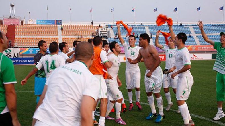 المنتخب العسكري يعود إلى أرض الوطن ووزير الرياضة في استقباله