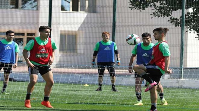 الجزائر في مواجهة فلسطين، تركيا وعمان