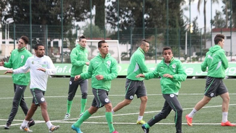 الفاف قد تلغي تربص الأولمبيين في سويسرا بسبب رمضان