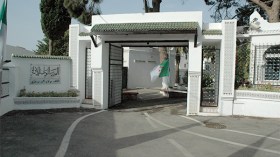 حرمان خريجي المدرسة الوطنية للإدارة من الماستر والدكتوراه