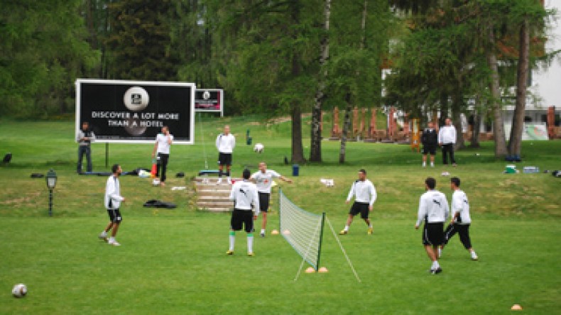سعدان  يفضل  قديورة  على  قادير أمام إيرلندا.. وغزال  وحيدا  في  الهجوم