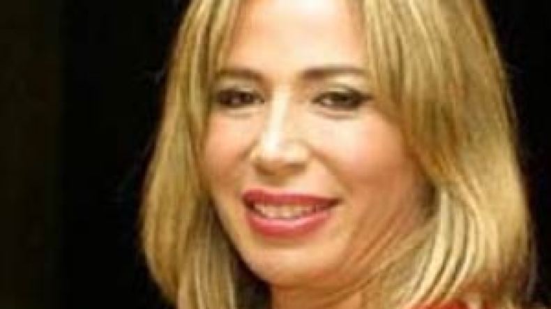 إيناس الدغيدي مهددة بـ 80 جلدة في ساحة عمومية