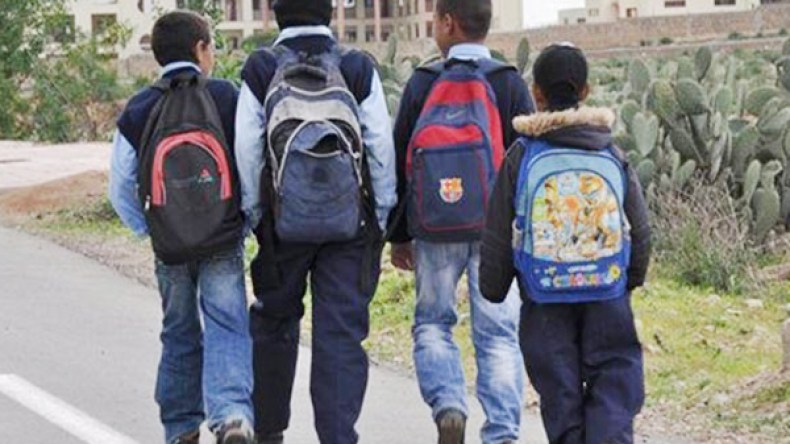 تلاميذ يقطعون 5 كلم يوميا للالتحاق بمقاعد الدراسة بالسحاولة
