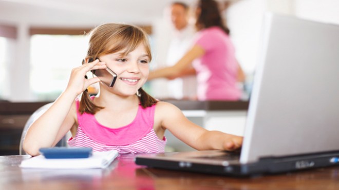 طفلكِ والهواتف المحمولة؟