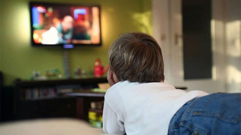 مختصون يحذرون..التلفزيون أول عامل لإصابة الأطفال بالتوحد