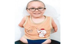 عبد الحكيم من دون أيد ولا أقدام وأدهش المعلمين بتفوّقه الدراسي