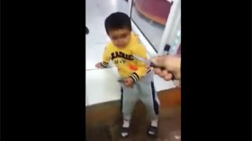 وزارة العدل تحقق في فيديو رهيب لتحريض طفل على الجريمة