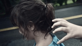 رجل متنكر في جلباب يحاول اختطاف تلميذة أمام مدرستها بوهران