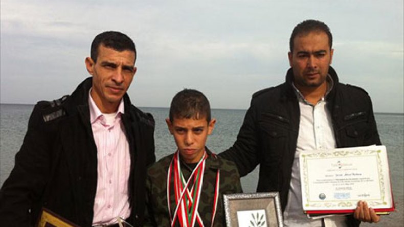 طفل جزائري يهدي سكان غزة مولدا كهربائيا من اختراعه