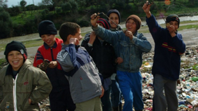 80  بالمئة  من  أطفال  القصدير  يعانون  الحساسية  والسل  وفقر  الدم