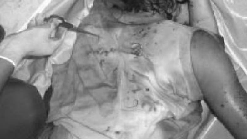 قاتلان يكبّلان طفلا، يعذبانه، ويضعان كيسا على رأسه قبل دفنه؟!