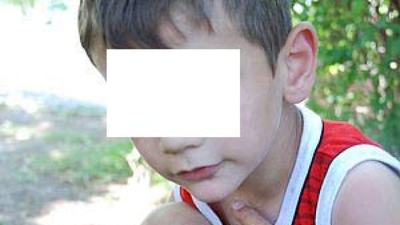 شاب يشنق الطفل أسامة بسلك بسبب دراجة هوائية