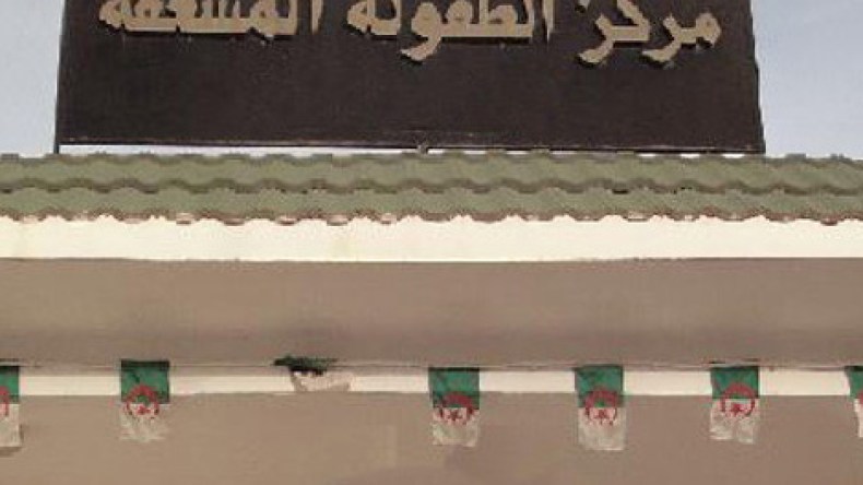 الحصول على سلاح ناري أسهل من تبني طفل في الجزائر