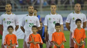 لماذا لا يلعب المنتخب الوطني بلون دم الشهداء الأحمر؟