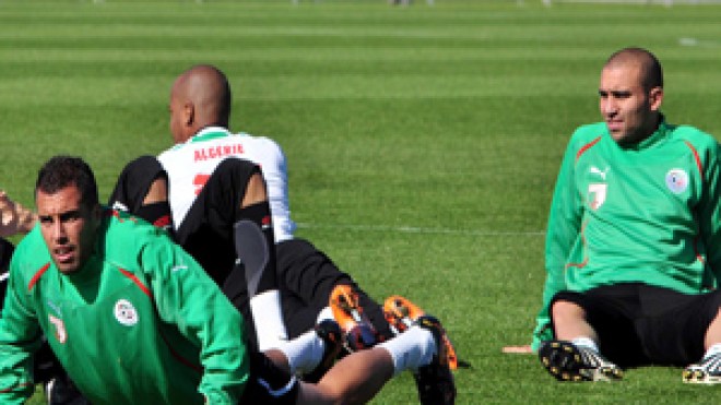 اللاعبون‭ ‬يشتكون‭ ‬من‮ ‬العزلة‮.. ‬والمنتخب‭ ‬منقسم‭ ‬في‭ ‬إقامته‭ ‬بريتوريا