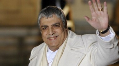 Des stars du rai courent derrière Enrico Macias!