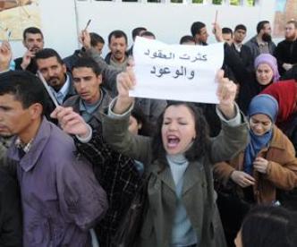 Les enseignants contractuels et les chômeurs manifestent devant la Présidence