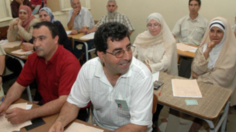 فتح مسابقات التوظيف لكل حملة شهادات الليسانس في جميع التخصصات