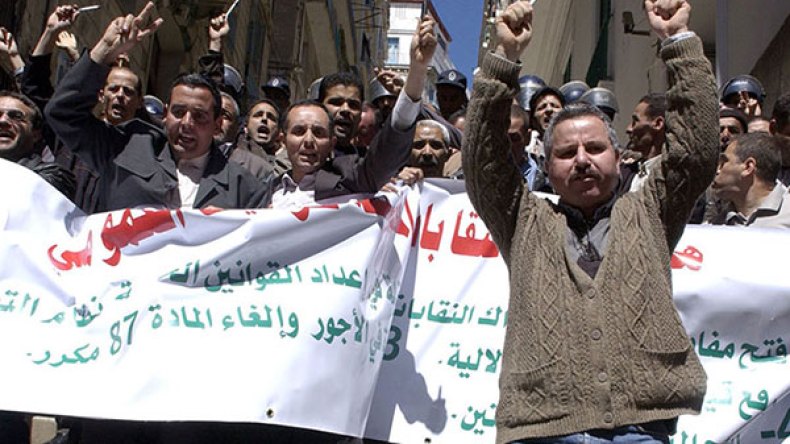 المطالبة بالإفراج عن المرسوم الخاص بالساعات الإضافية للأساتذة المتعاقدين