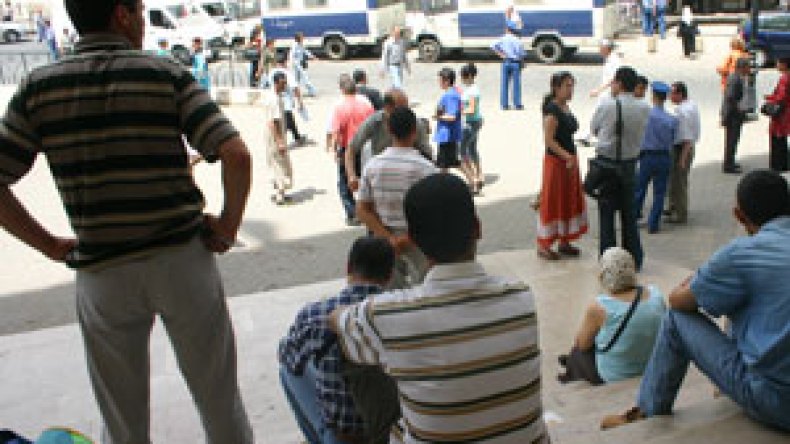 قوات الأمن تمنع اعتصام النقابات المستقلة أمام قصر الحكومة