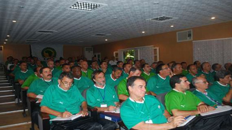 المدرب سعدي يخوص تربصا لنيل شهادة “الكاف”