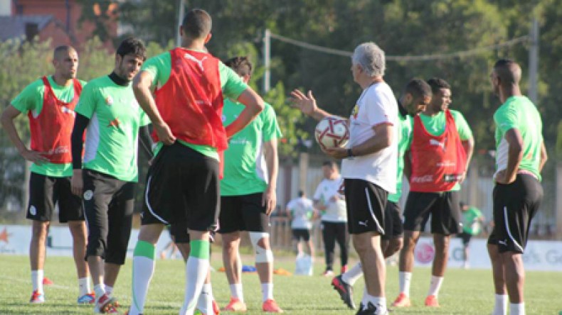 الفيفا تضغط على مالي لتأمين مقابلة الجزائر