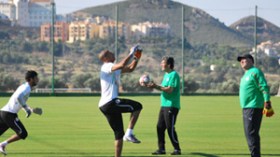 حصة‭ ‬صباحية‭ ‬داخل‭ ‬القاعة‭ ‬وأخرى‭ ‬في‭ ‬المساء‭ ‬بالملعب