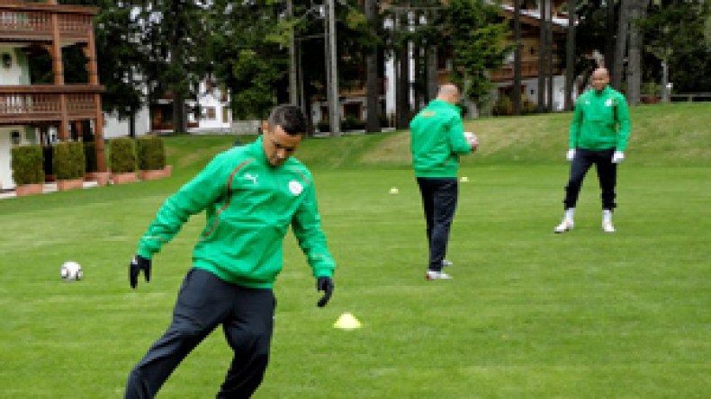 زياني‭ ‬يغادر‭ ‬التربص‭ ‬إلى‭ ‬فرنسا‭  ‬لطارئ‭ ‬عائلي