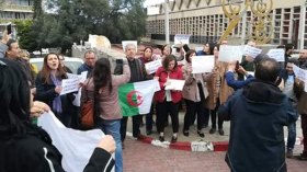 صحفيو التلفزيون العمومي يحتجّون على سياسة “التعتيم”