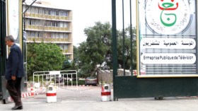 الإعلامية نصيرة مزهود ترتدي الحجاب وتؤدي فريضة الحج