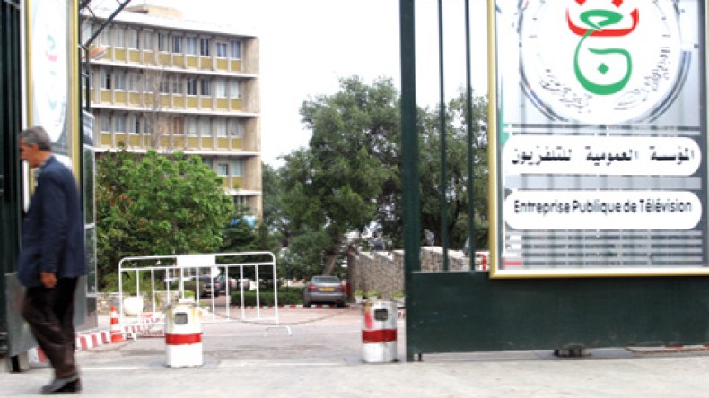 الإعلامية نصيرة مزهود ترتدي الحجاب وتؤدي فريضة الحج