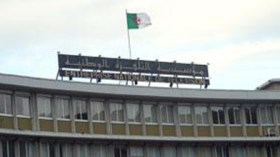 توقيف  عضو  من  فريق  التلفزيون  بتهمة  استهلاك  وحيازة  المخدرات