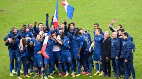 أغنية “الديكة” تفضح حكام فرنسا وتكشف عنصرية المجتمع