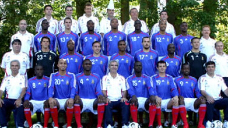 فرنسا تطلب مواجهة المنتخب الجزائري وديا