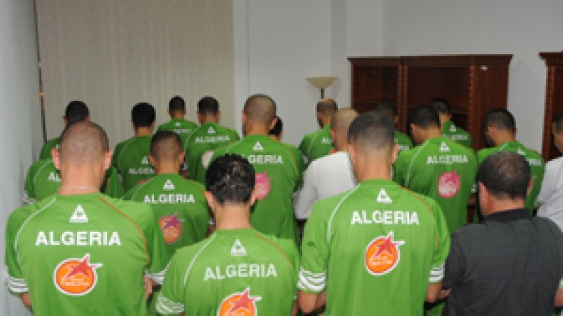 لاعبو الخضر يصلون الجمعة في الفندق..