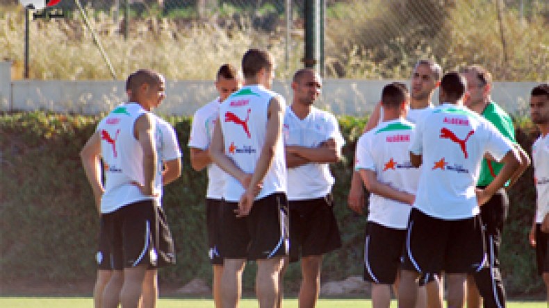 -بالصور- آخر حصة تدريبية  للخضر بملعب لامونغا كلوب