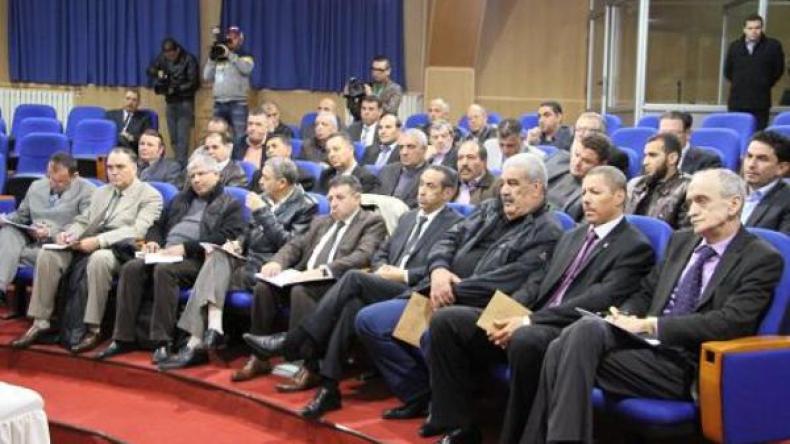 الوزير تهمي في اجتماع مع رؤساء الأندية